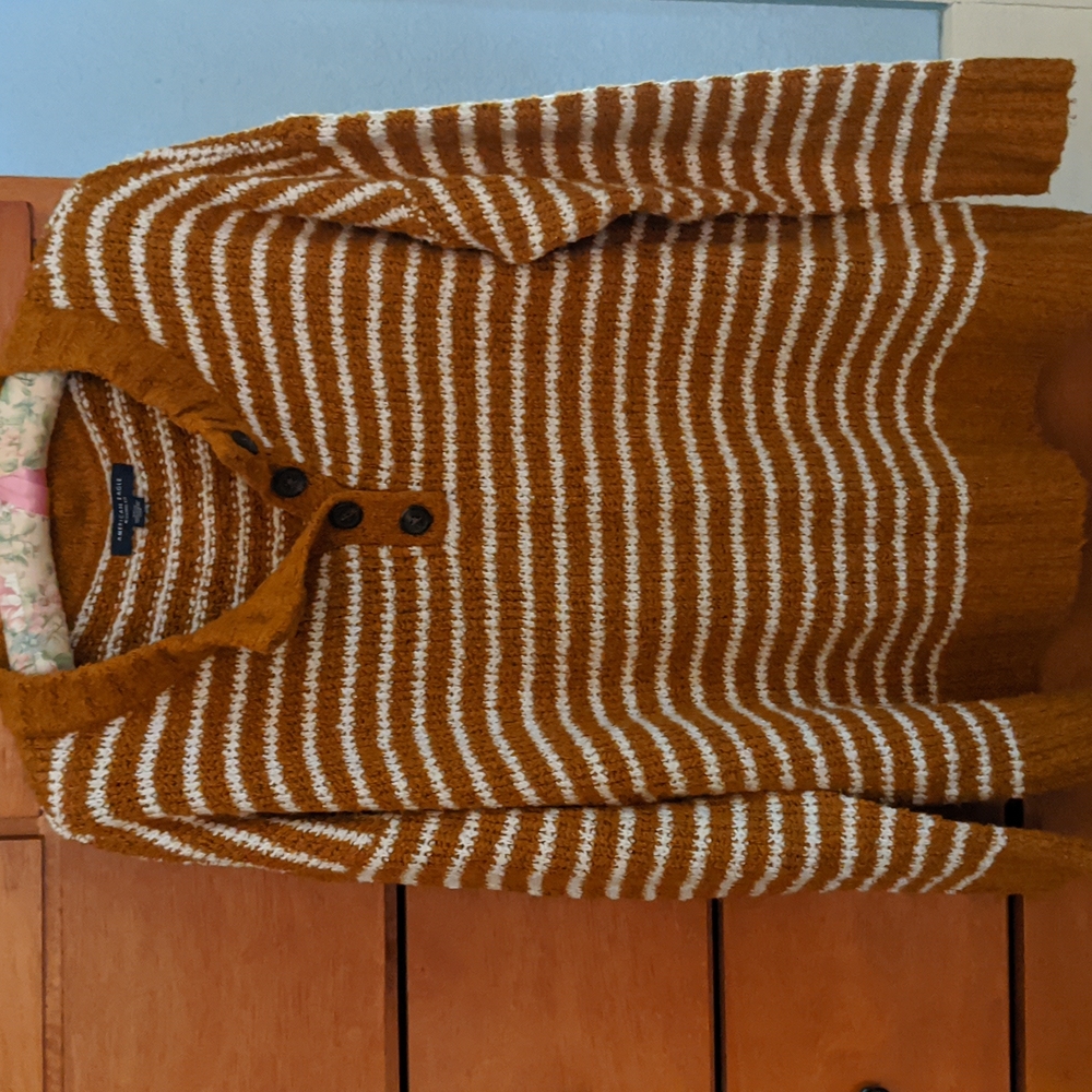 American Eagle sweater henley rust white stripe small